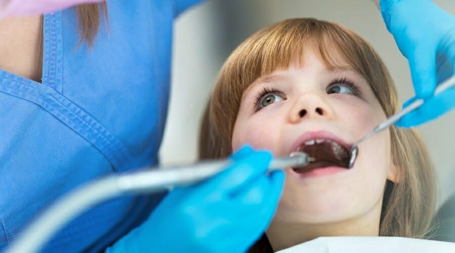 Bọc răng sứ cho trẻ