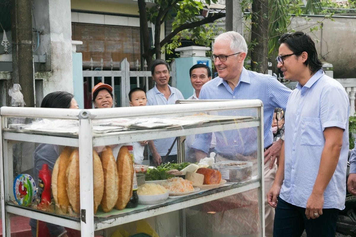 thủ tướng úc ăn các món ăn từ bánh mì