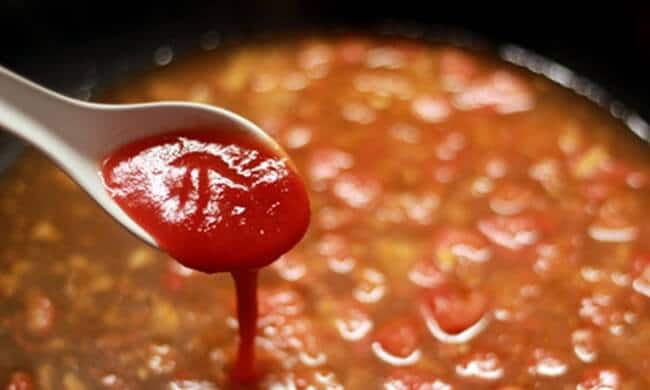 Đun cà chua làm nước sốt