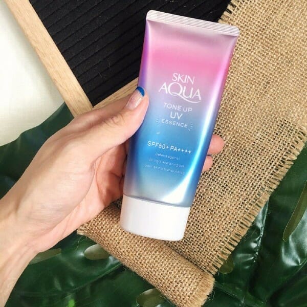 Kem chống nắng nâng tone da Sunplay Skin Aqua Tone Up UV Essence SPF50+ PA++++